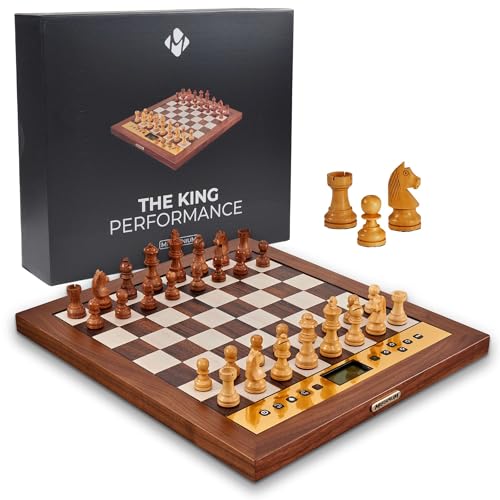 MILLENNIUM The King Performance M830 - Schachcomputer mit adaptiven Spielstufen. Mit Echtholz-Rahmen, Holzfiguren und 81 LEDs zur Zuganzeige. Online spielen via ChessLink-Modul. von Millennium