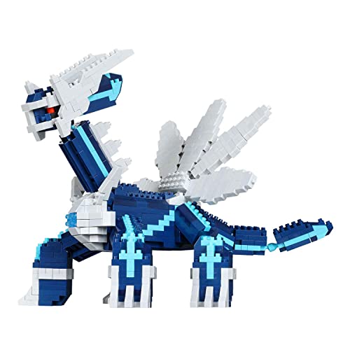 Bandai - Nanoblock - Pokémon Figur Dialga - Mini-Figur mit 1020 Bausteinen - Konstruktionsspielzeug Mini-Bausteine Figur - Baukit Spielzeug für Kinder ab 12 Jahren - Jugendliche Erwachsene - NBPM094 von nanoblock