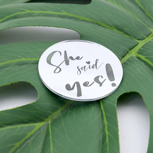 Cupcake-Topper mit Gravur "She Said Yes" – Cupcake-Topper für Junggesellinnenabschied – Verlobungs-Cupcake-Topper – Acryl-Spiegel-Kuchenaufsatz – Spiegel-Silber von 3 LITTLE DESSERTS