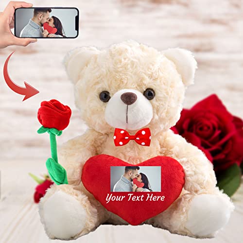 ADORSUN Teddybär mit Rose und Schleife mit Personalisierter Text+ Foto, Teddybär mit Herz für Valentinstag Hochzeit Jubiläum ValentinsGeschenke Mann sie Besondere ValentinsGeschenkee (20cm) von ADORSUN