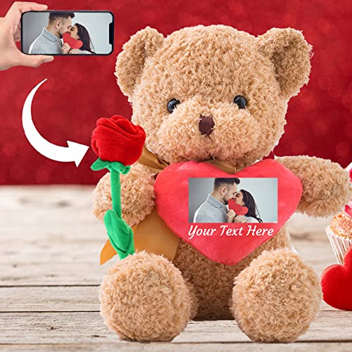 ADORSUN Teddybär mit Rose und Schleife mit Personalisierter Text+ Foto, Teddybär mit Herz für Valentinstag Hochzeit Jubiläum ValentinsGeschenke Mann sie Besondere ValentinsGeschenkee (25cm) von ADORSUN