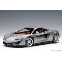 AUTOART 76043 1:18 McLaren 570S (blade silver/silver wheels) 2016 (composite model/full openings) von AUTOART