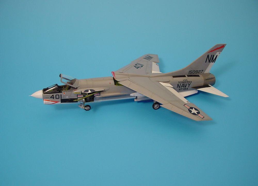 F-8E Crusader von Aires