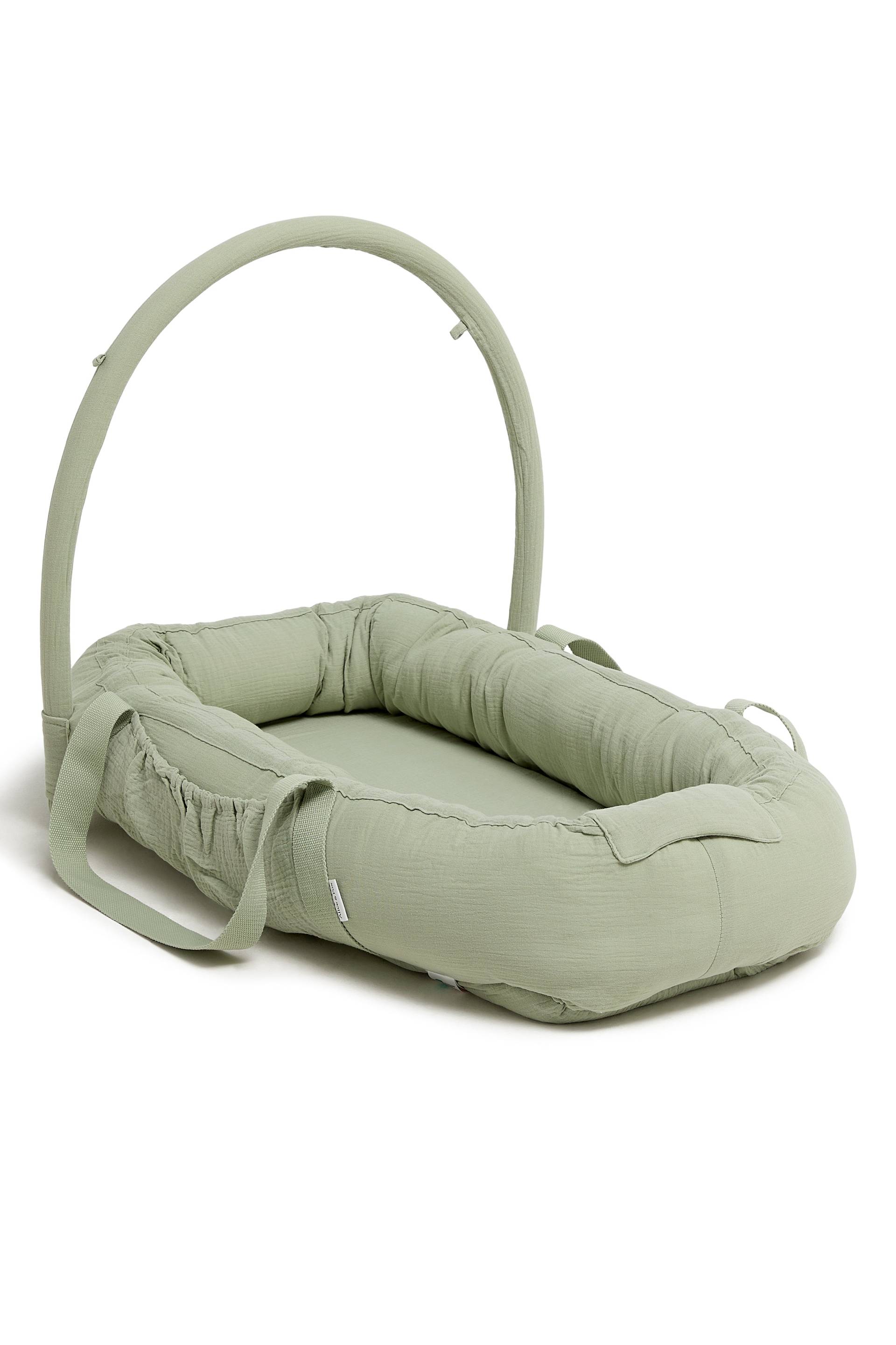 Alice & Fox ALBA Babynest mit Griffen, Green Muslin Alice & Fox ALBA Babynest mit Griffen, Green Muslin von Alice & Fox