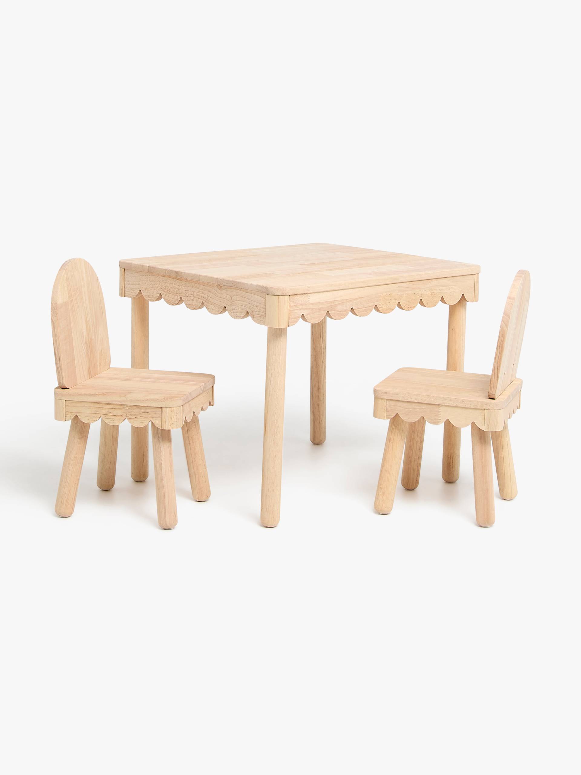 Alice & Fox Dune Tisch & Stühle, Natural Wood Alice & Fox Dune Tisch & Stühle, Natural Wood von Alice & Fox