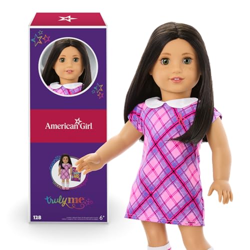 American Girl Truly Me 18-inch Doll #128 w/Green Eyes, Blk-Br Hair, Lt-to-Med Skin & Warm Undertones + Freckles, for Ages 6+ von American Girl