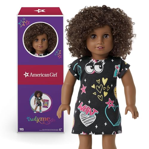 American Girl Truly Me - 18 Inch Truly Me Doll - Brown Eyes, Natural Short Curly Dark-Brown Hair, Deep Skin with Neutral Undertones - HJP65 von American Girl