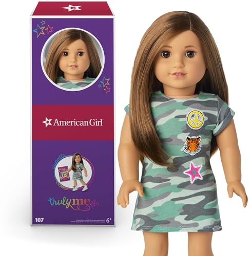 American Girl Truly Me 45,7 cm Puppe #107 mit braunen Augen, braunem Haar, helle bis mittlere Haut, Camouflage-T-Shirt-Kleid, ab 6 Jahren von American Girl