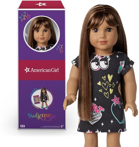 American Girl Truly Me 45,7 cm Puppe #122 mit braunen Augen, dunkelbraunes Haar mit Highlights, hellbraune Haut, T-Shirt-Kleid, ab 6 Jahren von American Girl