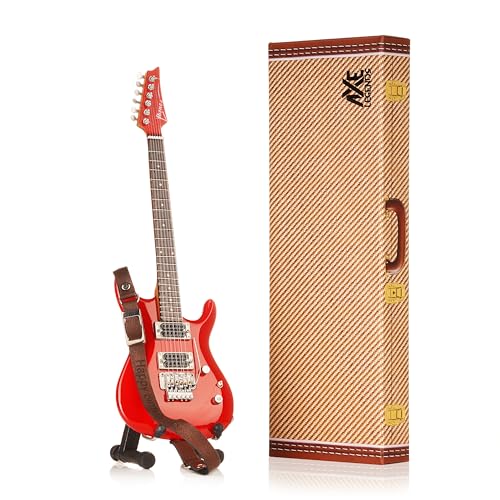 Axe Legends Jo Satriani Miniaturgitarre | Handgefertigte Mini-Nachbildung aus Holz inklusive personalisiertem Mini-Leder-Gitarrengurt und A-Rahmenständer | 25 cm hoch | Lieferung in Geschenkbox von Axe Legends