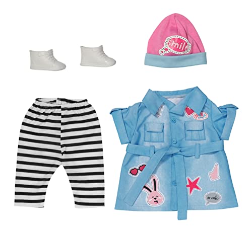 Zapf Creation 835258 BABY born Deluxe Jeans Kleid 43cm - Puppenkleidung Set mit Puppenkleid, gestreifter Leggings, rosa Mütze und Schuhen. von BABY Born