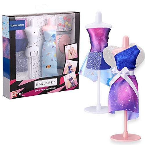 Bandai Harumika – Designer-Set Deluxe – Thema Cosmic Kawaii – Bastelset – Kreiere ohne Nadel und Faden Deine eigene Mode – 40432 von BANDAI