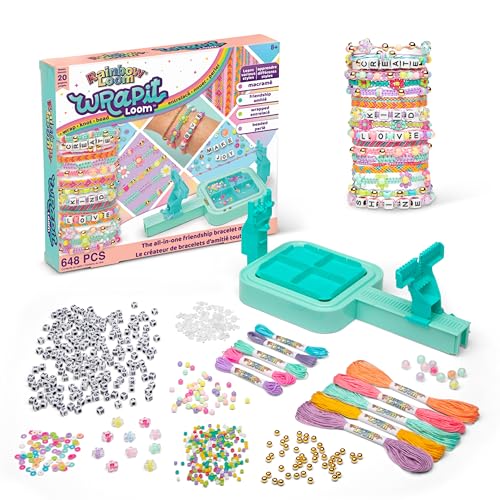 BANDAI – Rainbow Loom WrapIt – Freundschaftsarmband-Kit – 648 Teile – 20 DIY-Projekte – Makramee, Perlen, Bunte Fäden – Geschenkidee für Kinder – Kreatives Geschenk – Spielzeug ab 8 Jahren – CD0164 BANDAI – Rainbow Loom WrapIt – Freundschaftsarmband-Kit – 648 Teile – 20 DIY-Projekte – Makramee, Perlen, Bunte Fäden – Geschenkidee für Kinder – Kreatives Geschenk – Spielzeug ab 8 Jahren – CD0164 von BANDAI