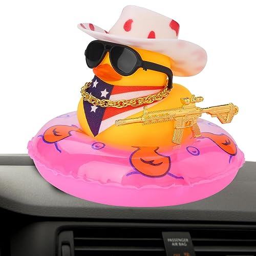 BAOK Auto Ente Dekoration Armaturenbrett West Cowboy Ente Zubehör Gelbe Gummiente mit Sonnenhut Schwimmen Halskette Sonnenbrille Ornament für Wohnzimmer Pool von BAOK