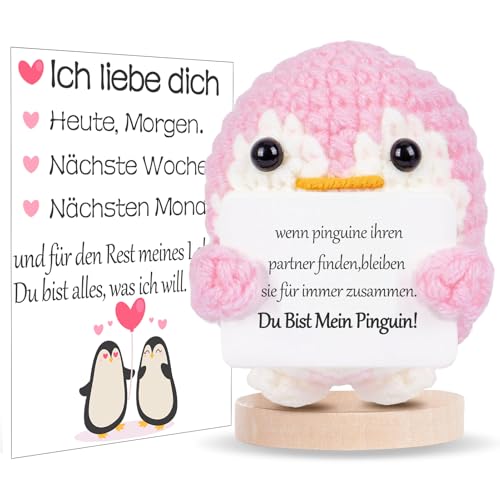 BOAITE Geschenk zum Valentinstag für Ihn Sie, Ich Liebe Dich Geschenke für Frauen, Geschenk für Paar- Strickwolle Pinguin Puppe mit Große Emotionskarten, Jahrestag Geschenk für Sie (Rosa) von BOAITE