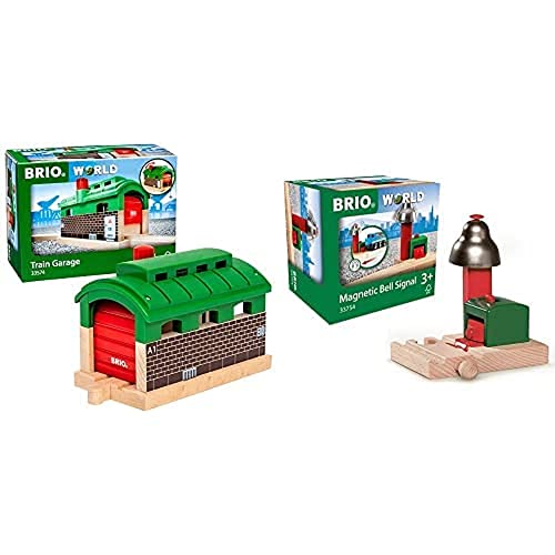 BRIO Bahn 33574 - Lokschuppen mit Rolltor & World 33754 Magnetisches Glockensignal – Eisenbahnzubehör für die BRIO Holzeisenbahn – Kleinkinderspielzeug empfohlen für Kinder ab 3 Jahren von BRIO