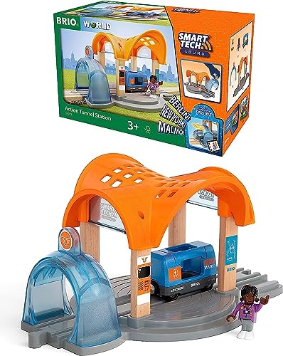 BRIO World 33973 Smart Tech Sound Bahnhof mit Action Tunnel Zubehör für die BRIO Holzeisenbahn Interaktives Spielzeug empfohlen ab 3 Jahren von BRIO