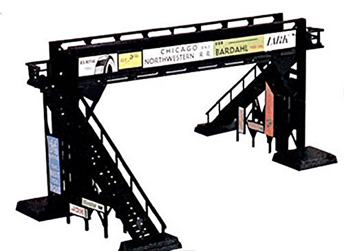 Bachmann Trainiert die Fußgängerbrücke Bachmann Trainiert die Fußgängerbrücke von Bachmann