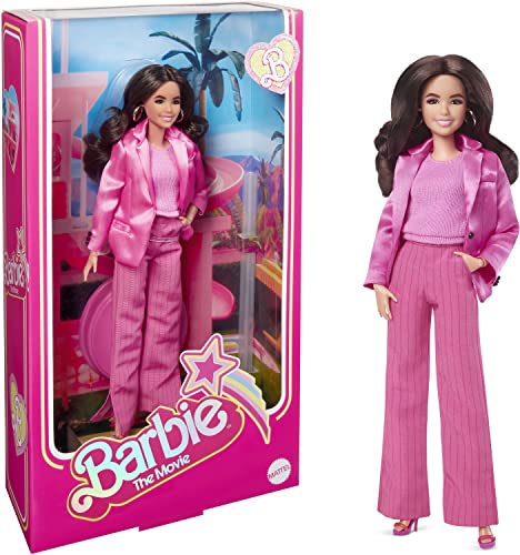 Barbie The MOVIE - Puppe Filme Fans, Gloria im Pink-Hosenanzug, inspiriert von America Ferreras Filmcharakter, beweglichmit High Heels, als Geschenk für Kinder ab 3 Jahren geeignet, HPJ98 von Barbie