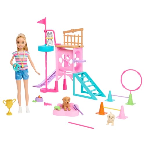 Barbie und jüngere Schwester Stacie - Spielset mit Hündchen-Hindernisparcours mit drehendem Turm, Leiter, Rutsche und Zubehör für Geschichtenerzählen, für Kinder ab 3 Jahren, HRM10 von Barbie