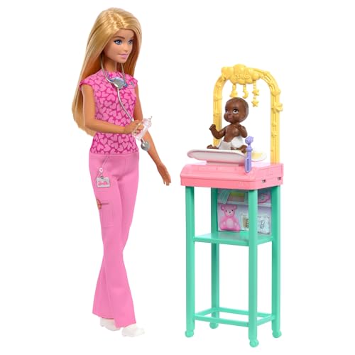 Barbie Kinderärztin-Puppe mit blonder Modepuppe und pinkfarbenem Kittel-Set, 1 Baby-Patientenpuppe mit Zubehör und Möbeln, JCR72 von Barbie