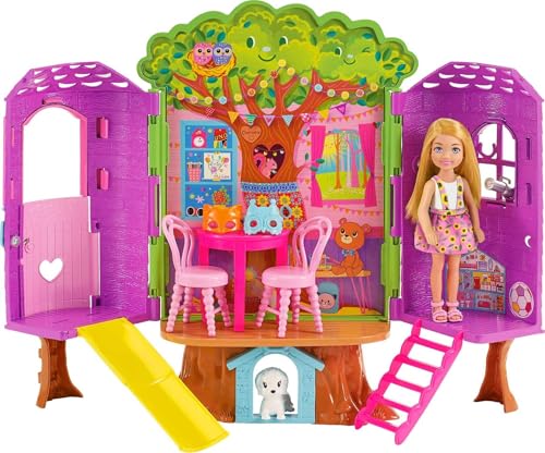 Barbie - Chelsea-Puppe und Baumhaus-Spielset mit Hündchen mit Möbeln, Rutsche und mehr als 10 Zubehörteile für endlosen kreativen Spielspaß, für Kinder ab 3 Jahren, HPL70 von Barbie