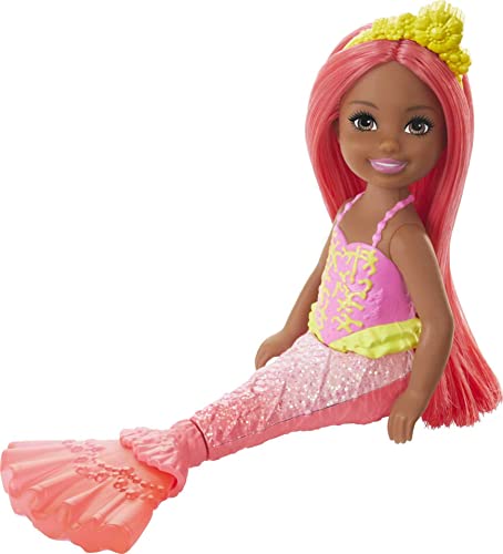 Barbie Dreamtopia Chelsea Mermaid Puppe, 6,5 Zoll mit korallfarbenem Haar und Tail von Barbie