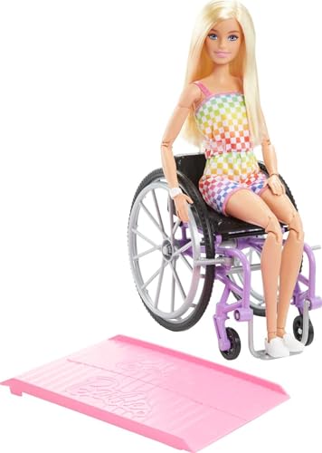 Barbie Fashionista-Puppe, Rollstuhl mit blonden Haaren und Regenbogen-Jumpsuit, Rollstuhl und Rampe, Puppe inklusive, Geschenk für Kinder, Spielzeug ab 3 Jahre,HJT13 Barbie Fashionista-Puppe, Rollstuhl mit blonden Haaren und Regenbogen-Jumpsuit, Rollstuhl und Rampe, Puppe inklusive, Geschenk für Kinder, Spielzeug ab 3 Jahre,HJT13 von Barbie