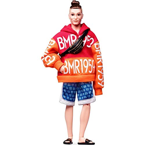 Barbie GHT93 BMR 1959 Ken Streetwear Signature bewegliche Puppe mit Dutt, Kapuzenpullover und Shorts, inkl. Accessoires und Puppenständer von Barbie