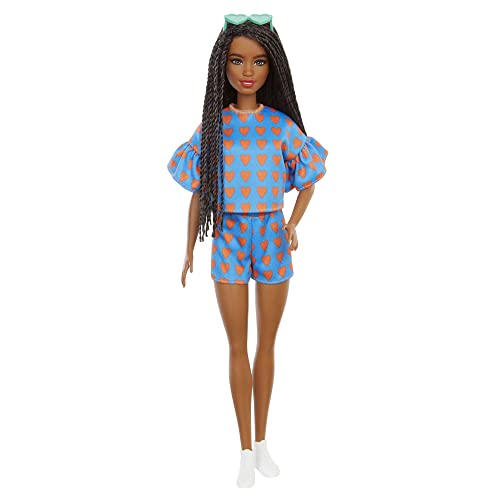 Barbie GRB63 - Fashionistas Puppe (schwarzhaarig) mit Zubehör, im Outfit mit Herz-Muster und Schuhen, für Kinder von 3 bis 8 Jahren von Barbie