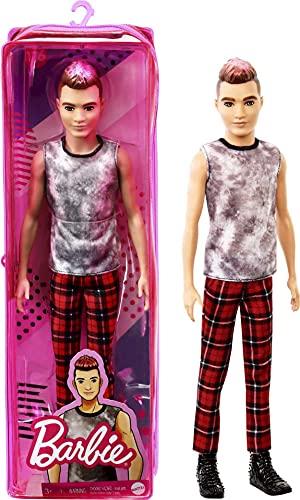 Barbie GVY29 - Ken Fashionistas Puppe mit Pinkem Haar, ärmellosem Batikoberteil, roter Karohose und schwarzen Stiefeln, Spielzeug für Kinder von 3 bis 8 Jahren von Barbie