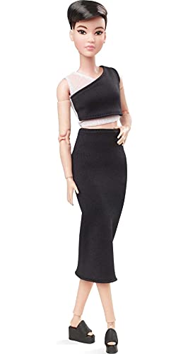 Barbie GXB29 - Barbie Signature Barbie Looks Puppe (petite, brünett, Kurzhaarschnitt) voll bewegliche Modepuppe mit schwarzem Midi-Rock und Oberteil, Geschenk für Sammlerinnen von Barbie