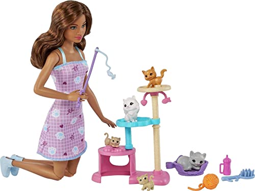 Barbie Kitty Condo Spielset, braunen Haaren, 5 Kätzchen, Katzenspielzeug, Katzenturm, Zubehör, inkl Puppe, Geschenk für Kinder, Spielzeug ab 3 Jahre,HHB70 von Barbie