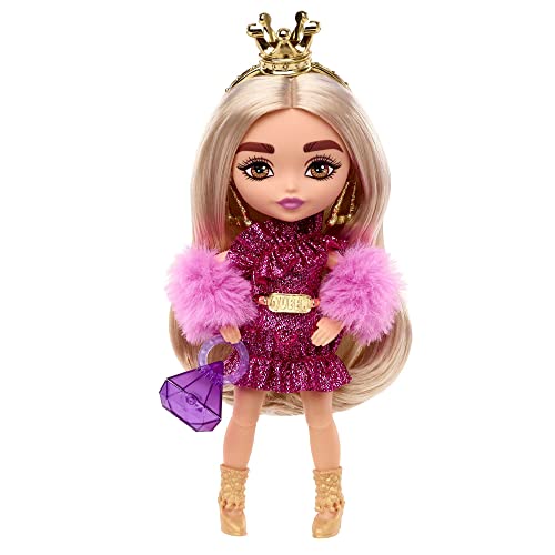 Barbie Extra Minis, blondem Pferdeschwanz, Goldener Krone, Ohrringen und Königinnengürtel, lila Diamanttasche, rosa Paillettenkleid, inkl. Barbiepuppe, Geschenk für Kinder ab 3 Jahren,HJK67 von Barbie