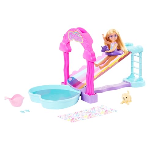 Barbie Chelsea Wasserrutschenspielset - Regenbogen-Wasserrutsche, herzförmiges Becken, Zubehör inklusive Schwimmring, Handtuch und Hündchen, für Kinder ab 3 Jahren, HTK39 von Barbie