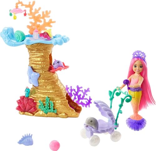 Barbie HHG58 - Meerjungfrauen Power Chelsea Meerjungfrau Puppe (Pinke Haare) Spielset mit 4 Haustieren, Korallenriff und diversem Zubehör, Spielzeug für Kinder ab 3 Jahren von Barbie