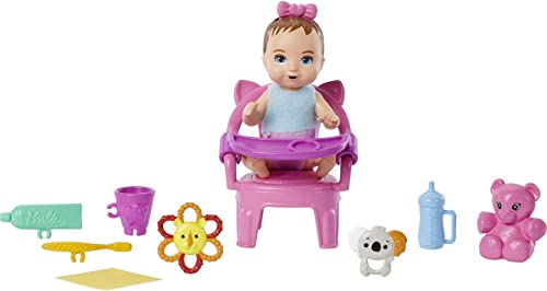 Barbie Puppe und Zubehör, Erster Zahn Spielset mit Skipper Puppe, Babypuppe mit Zahnfunktion, Sitzerhöhung und Zubehör, Babysitters Inc. von Barbie