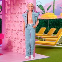 MATTEL HRF27 Barbie Signature The Movie, Ken Puppe zum Film im Jeansoutfit und Original Ken Unterwäsche von Barbie