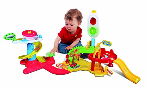 Bb Junior Dash 'N Drive City: Autorennbahn mit Lenkrad, Licht- & Sound, verbindet 2 Spielsets, ab 12 Monaten, inkl. Ferrari F12 Berlinetta (16-88805) von Bauer Spielwaren