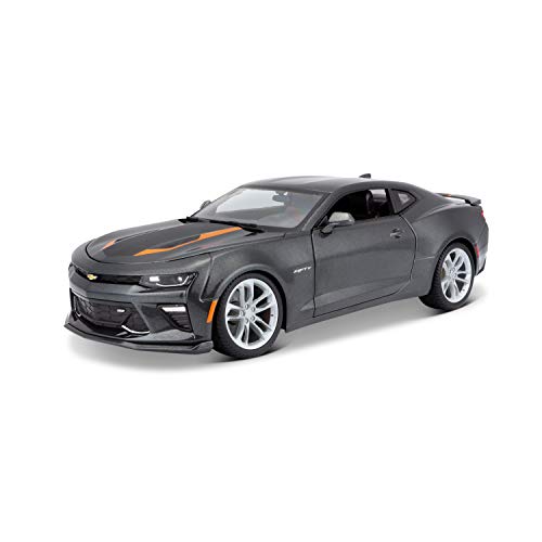 Maisto Chevrolet Camaro zum 50. Jubiläum, Modellauto mit Federung, Maßstab 1:18, Türen und Motorhaube beweglich, Fertigmodell, lenkbar, 24 cm, grau (531385) von Bauer Spielwaren