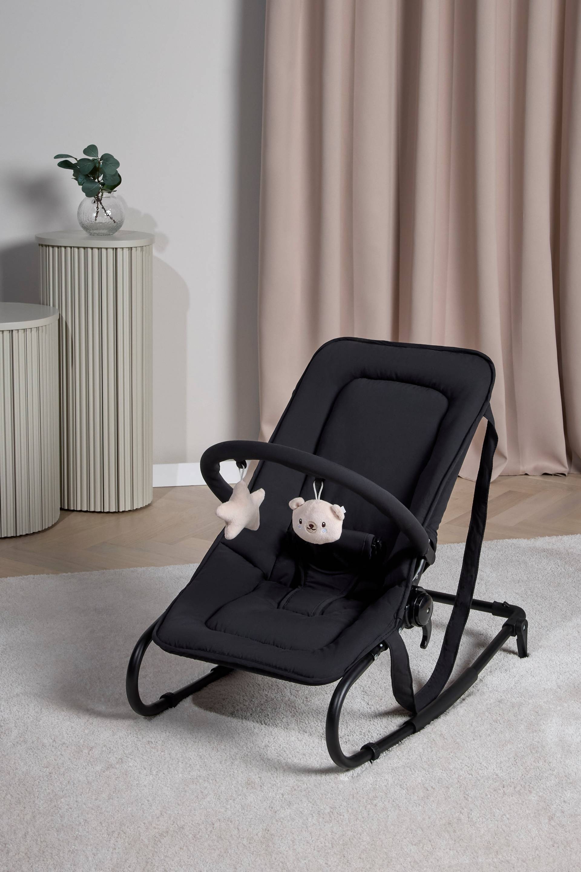 Beemoo PLAY Simple Babywippe, All Black von Beemoo