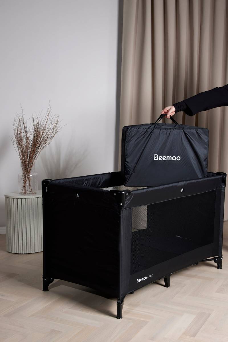 Beemoo CARE Reisebett inkl. Matratze, Black/Black von Beemoo