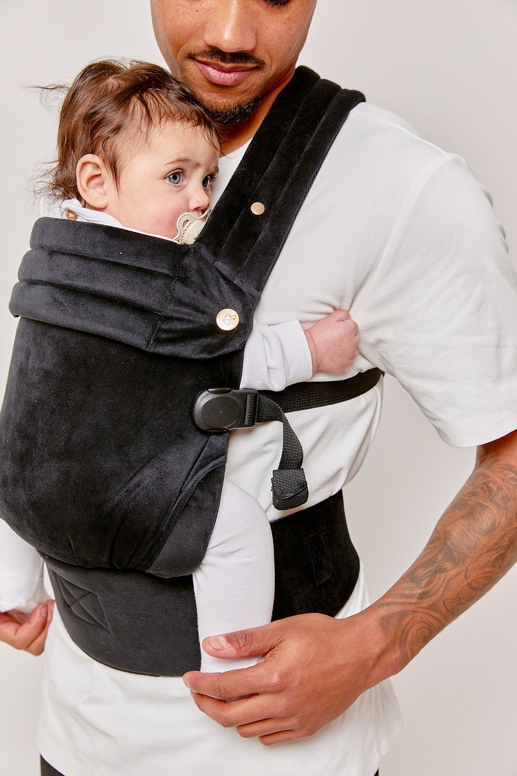 Bizzi Growin Nomad Air Babytrage, Panther Black Velvet Bizzi Growin Nomad Air Babytrage, Panther Black Velvet von Bizzi Growin