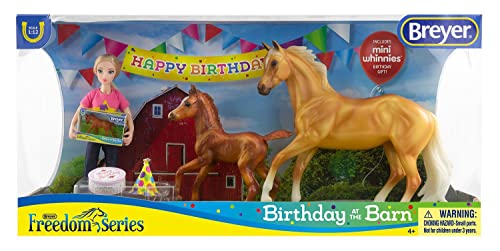 Breyer – 62301 – Freiheit Serie – Alter ab 4 Jahren – Maßstab 1:12 – Geburtstag in der Scheune (verschiedene) von Breyer