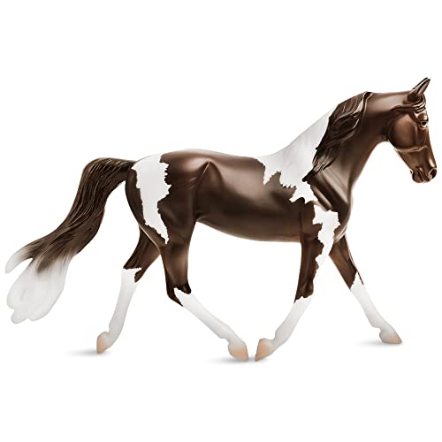 Breyer Horses Freedom Series Pinto | Pferdespielzeug | 24,8 x 17,8 cm | Maßstab 1:12 | Modell #1057 von Breyer