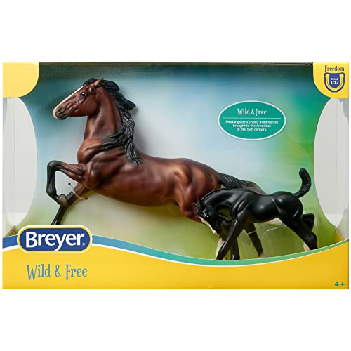 Breyer Horses Freedom Series Wild and Free | Pferd und Fohlen Set | Pferdespielzeug | 24,8 x 17,8 cm | Maßstab 1:12 | Modell #62227 von Breyer