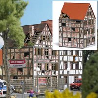 BUSCH 1668 H0 Verfallenes Stadthaus von Busch