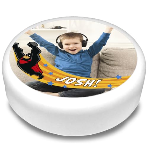 Cakeshop Runde Personalisierte Essbare Tortendekoration Mit Fliegendem Superhelden-Banner| Personalisieren Sie Bild & Name| Für Geburtstage & Feiern| Mehrere Formen & Größen| Zucker & Oblatenpapier von CAKESHOP edible cake toppers EST. 2012