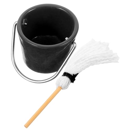 CLISPEED Miniatur Wischmop und Eimer Realistische Puppenhaus Reinigungsmodelle Zubehör für Puppenhaus Wohnzimmer Schlafzimmer Kreatives Kinderspielzeug DIY Spaß CLISPEED Miniatur Wischmop und Eimer Realistische Puppenhaus Reinigungsmodelle Zubehör für Puppenhaus Wohnzimmer Schlafzimmer Kreatives Kinderspielzeug DIY Spaß von CLISPEED