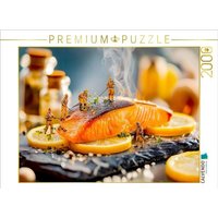CALVENDO Puzzle Miniatur Bauarbeiterin dekoriert gegrillten Lachs mit frischen Zitronenscheiben 2000 Teile Lege-Größe 90x67cm Foto-Puzzle für glückl CALVENDO Puzzle Miniatur Bauarbeiterin dekoriert gegrillten Lachs mit frischen Zitronenscheiben 2000 Teile Lege-Größe 90x67cm Foto-Puzzle für glückl von Calvendo Puzzle